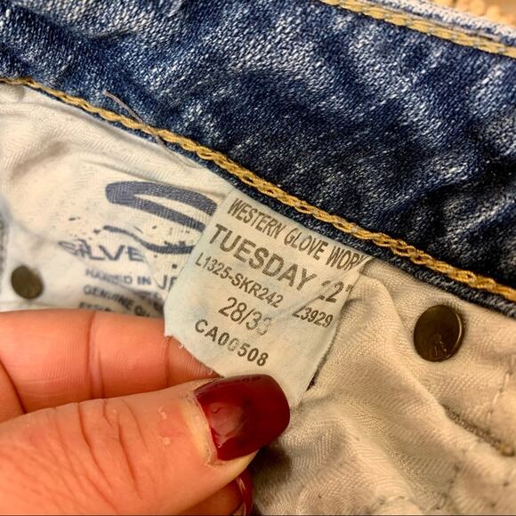 Silver Jeans TUESDAY Capris Womens Sz 28 Light Denim Cropped Embroidered Summer - Picture 9 of 10
